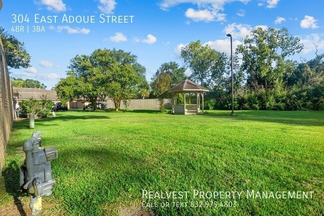 Photo - 304 E Adoue St