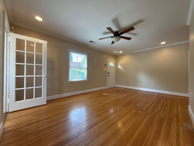 Photo - 817 Everett Pl