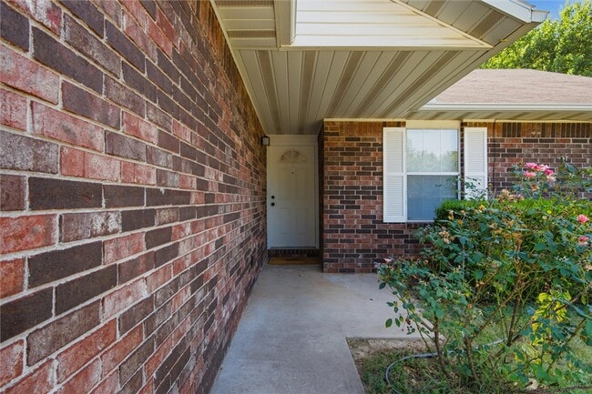 Photo - 1919 Radcliffe Ave