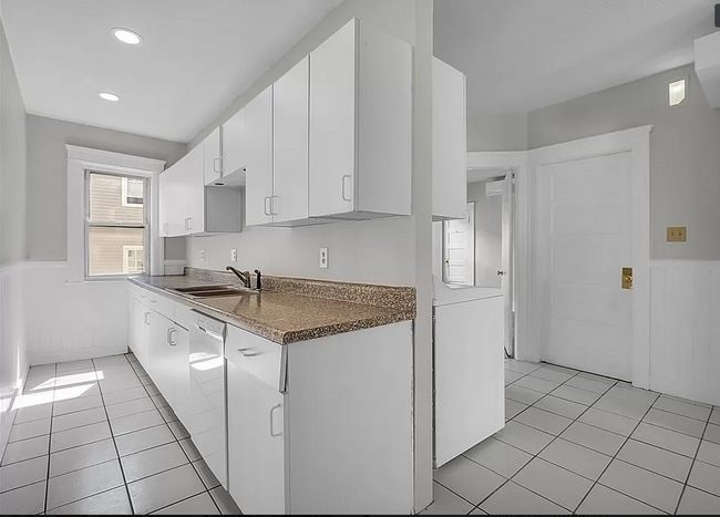 Building Photo - 64 Hamilton St Unit 2nd Floor Rental