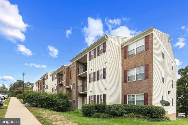 Building Photo - 14807 Rydell Rd Unit 204