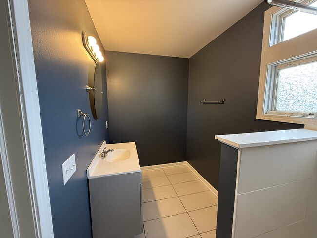Photo - 368 Weimar St