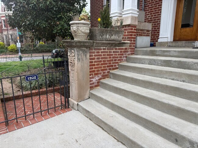 Photo - 1202 E Capitol St NE Unit 1