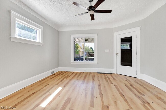 Photo - 9807 Parkgate Ave
