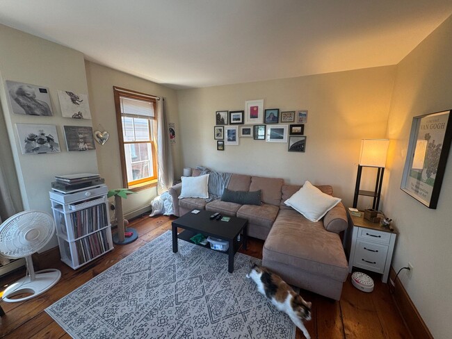 Photo - 16 Market St Unit 3
