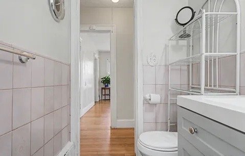 Photo - 172 Sisson St