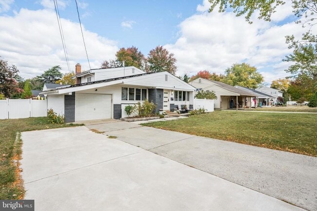 Photo - 325 Juniper Dr