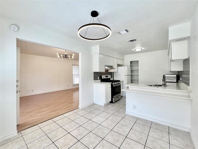 Photo - 1423 W Braker Ln Unidad B
