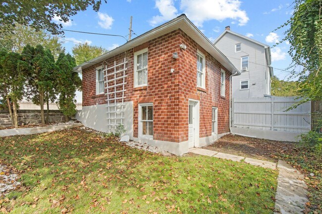 Photo - 17 N Church St Unit 2ND Floor Rear