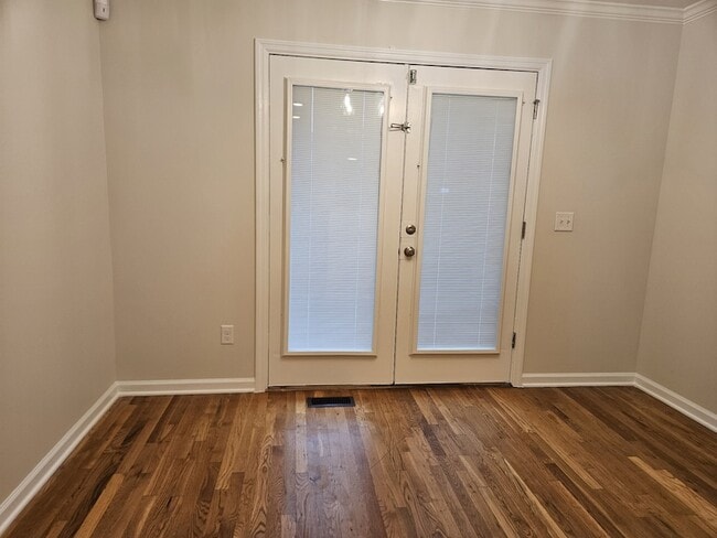 Photo - 907 11th Ave N