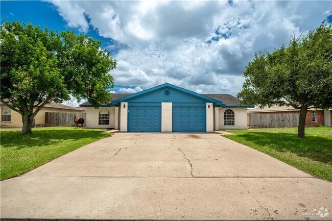 Building Photo - 1307 Lily Ln Unit B Rental