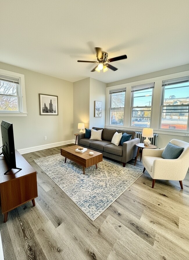 Building Photo - 5388 Hazelhurst St Unit 3F