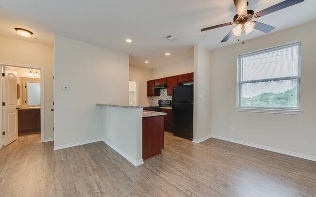 Photo - 1915 Dartmouth St