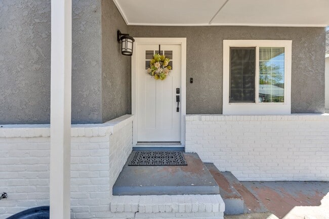 Photo - 2 Separate Units on One Lot – Ideal for Fa...