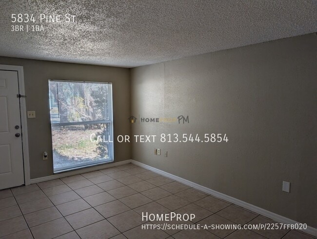 Photo - 5834 Pine St