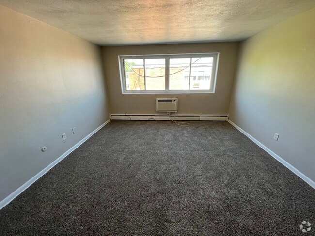 Building Photo - Pineview Apartments