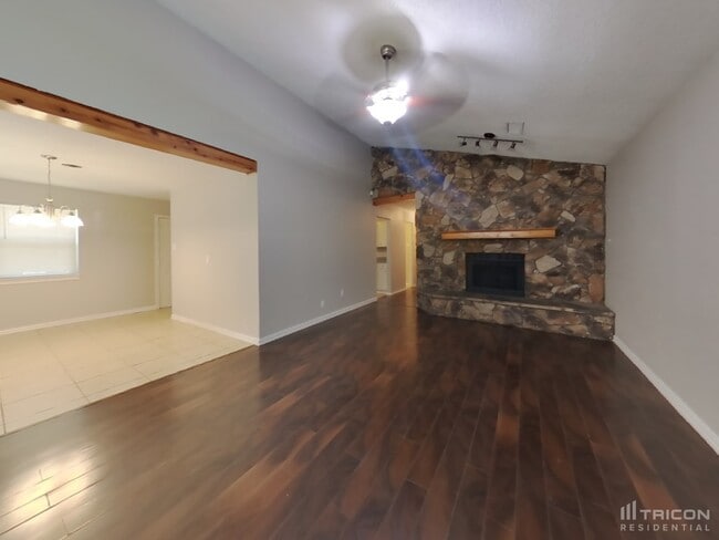 Photo - 930 Liberty Dr