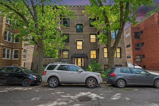 Building Photo - 857 W Ainslie St Unit G