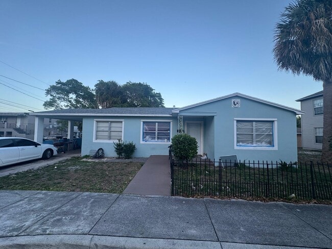 Photo - 1110 N Sapodilla Ave