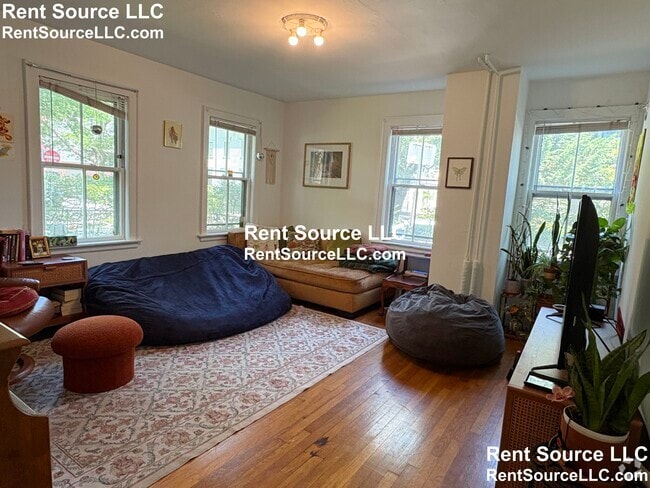 Building Photo - 246 Brookline St Rental