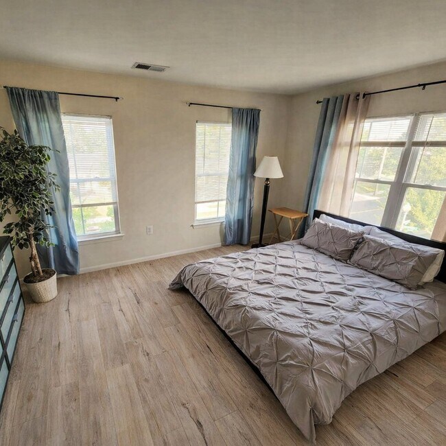 Photo - 3221 Stanton Rd SE