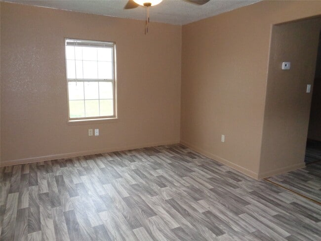 Photo - 310 S Avenue D