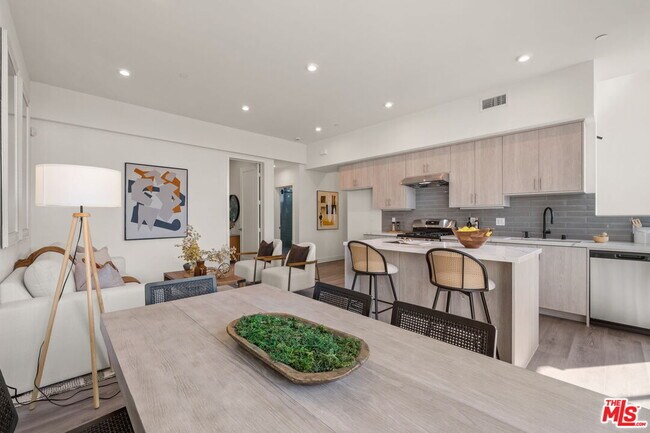 Photo - 1204 N Orange Grove Ave