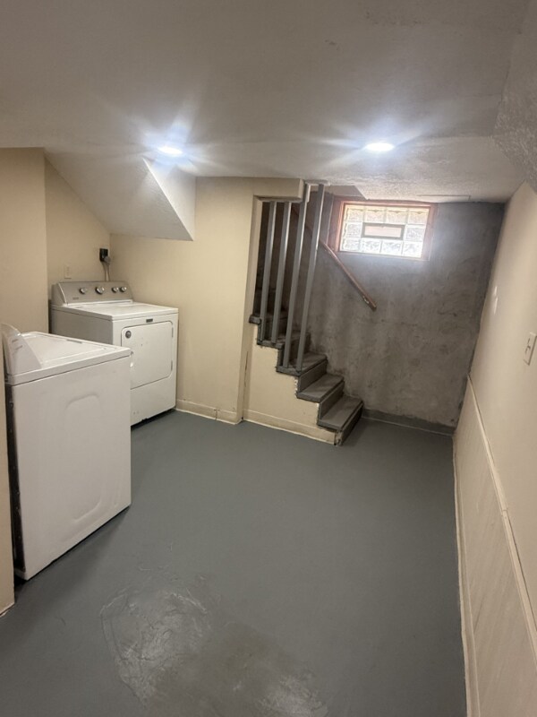 Photo - 350 George St W