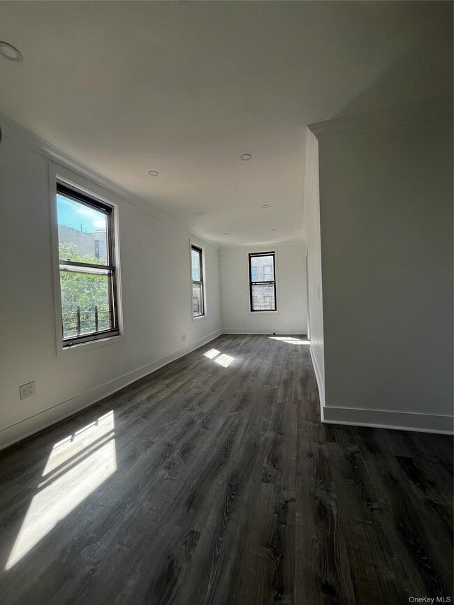 Building Photo - 3294 Hull Ave Unit 2