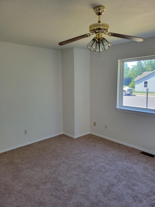 Newly remodeled 2 Bed, 2 Bath Duplex with ... - Newly remodeled 2 Bed, 2 Bath Duplex with ... House