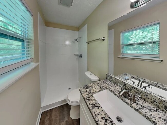 Photo - 535 Transit Cir