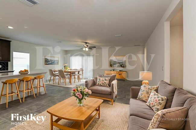 Photo - 705 Blackstone St