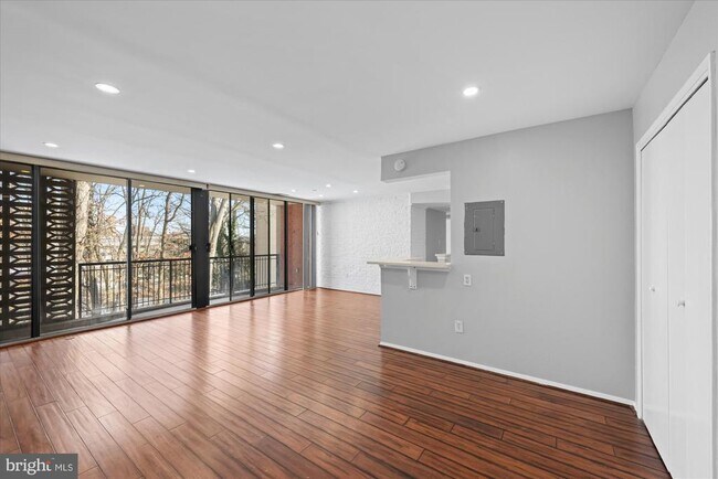 Photo - 4 S Van Dorn St Unidad 204