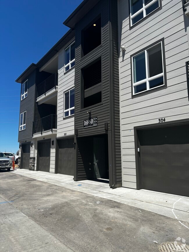 Building Photo - 16860 Askins Lp Unit 301 Rental