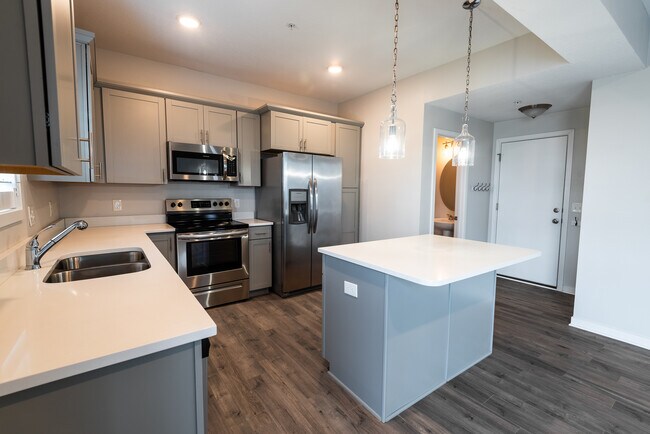 Photo - 329 NE Otter Dr