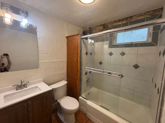 Photo - 564 E 7th Ave