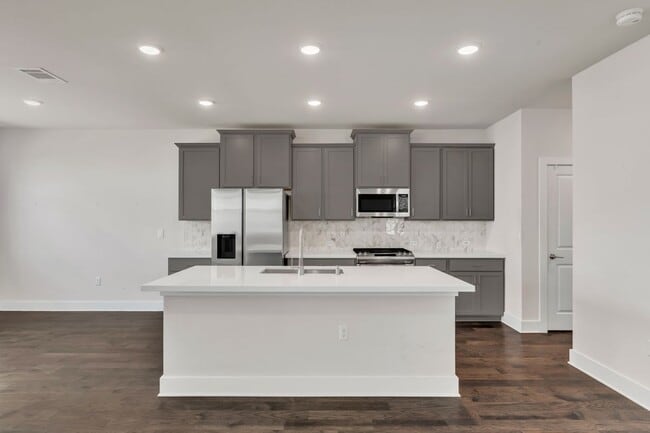 Photo - 15607 Ellinger Dr
