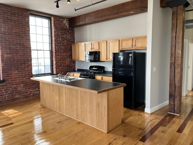 Building Photo - 265 N Queen St Unit Apt. 205