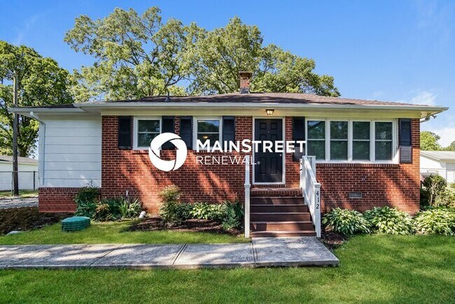 Building Photo - 2 Bedroom Pet-Friendly Home in Durham, NC with Main Street Renewal