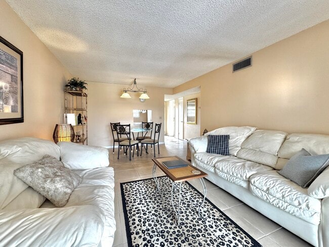 Photo - 2515 NE 2nd Ct Unit 315