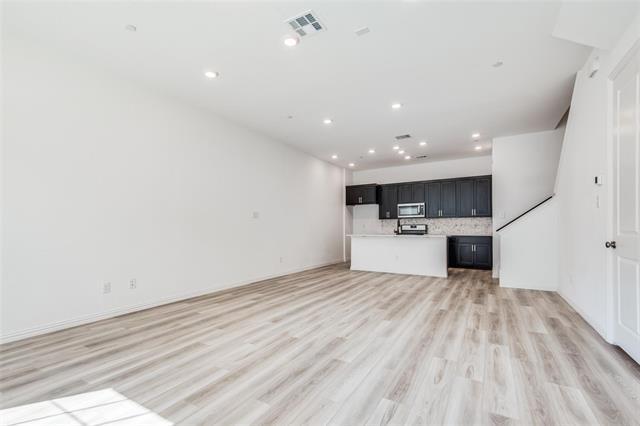 Photo - 9915 Schramm St