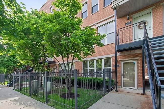 Duplex up - 714 W Evergreen Unit B