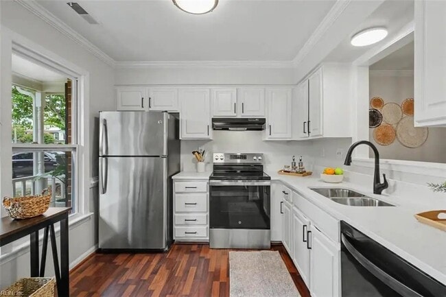 Photo - 2423 Rennie Dr