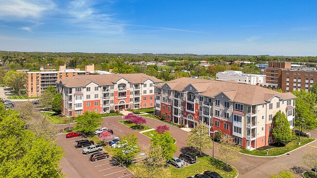 Premiere Apartments at DeKalb - DeKalb