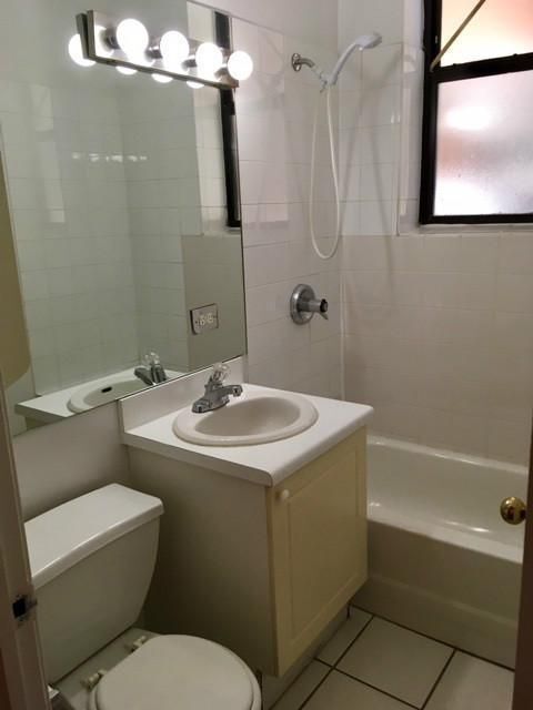 Photo - 917 W Dakin St