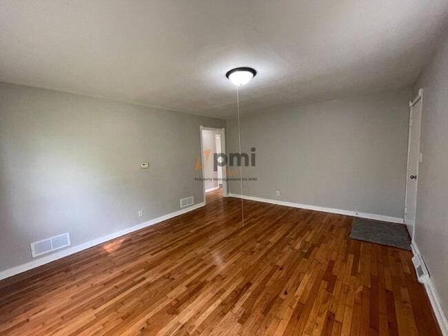 Photo - 13131 Parrish Ave