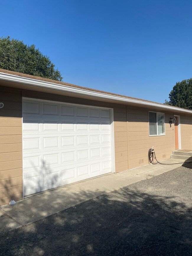 Building Photo - Beks413 (CWP) Unit B*