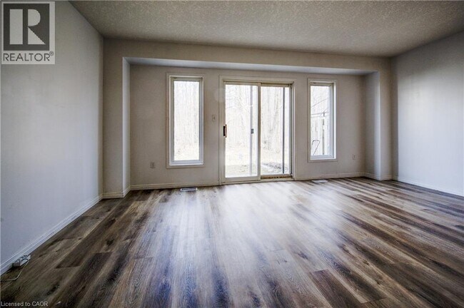 Photo - 110 Activa Ave