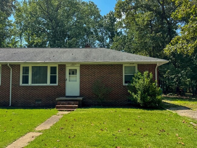 Building Photo - 1004 S Park Dr