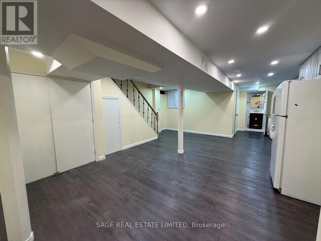 Photo - 64 Durness Ave
